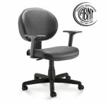 Cadeira de Escritório Executiva PLUS LISA c/ Braços Reguláveis – Corino Cor Preto – PLAXMETAL – 32970